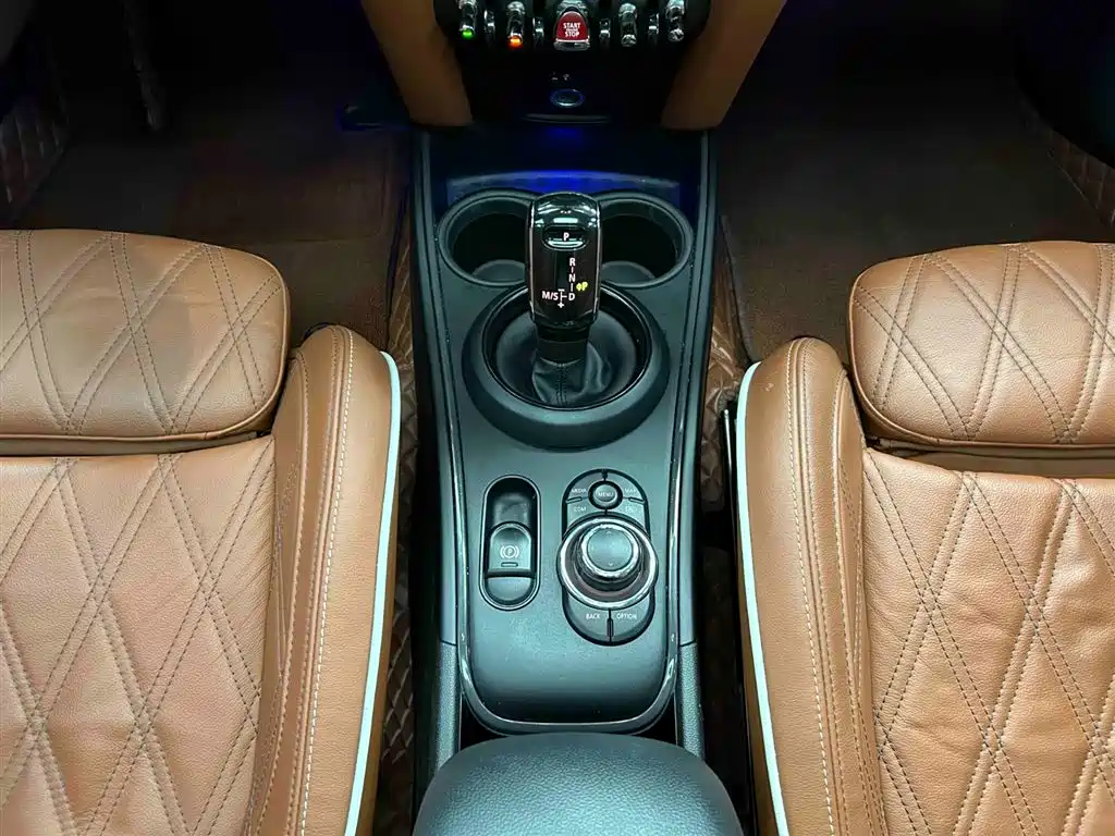 MINI COUNTRYMAN MINI COUNTRYMAN 2022款 改款 1.5 T COOPER 鉴赏家