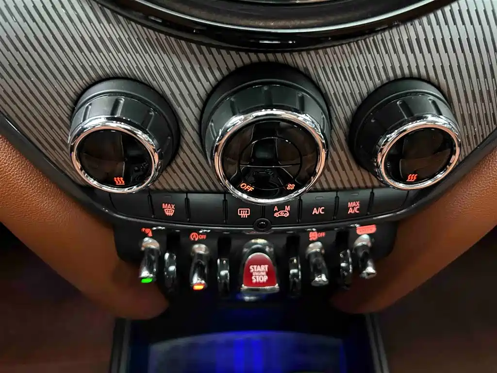 MINI COUNTRYMAN MINI COUNTRYMAN 2022款 改款 1.5 T COOPER 鉴赏家