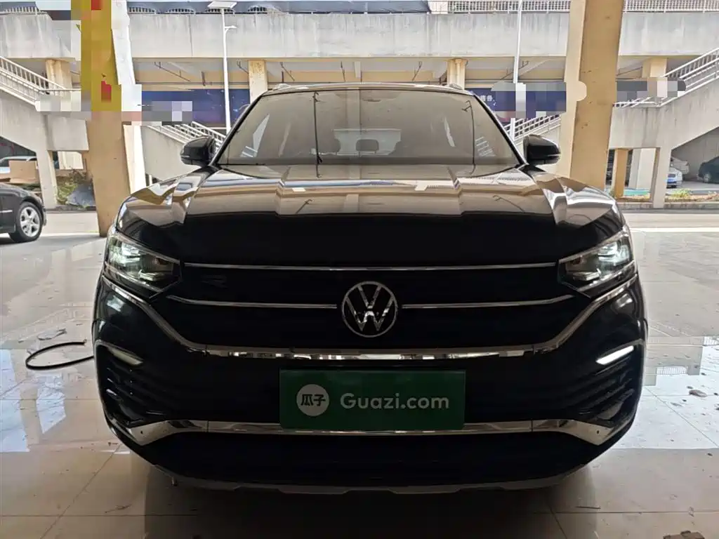 Tayron X 330 TSI 2 WD Distinguished Connected