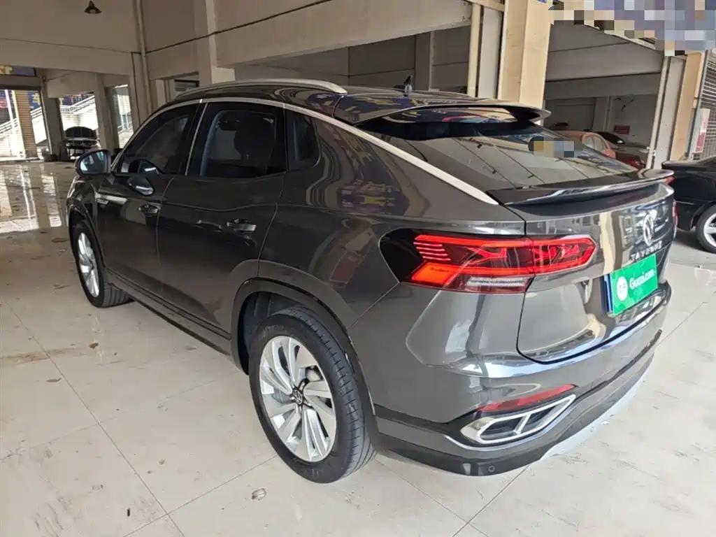 Tayron X 330 TSI 2 WD Distinguished Connected