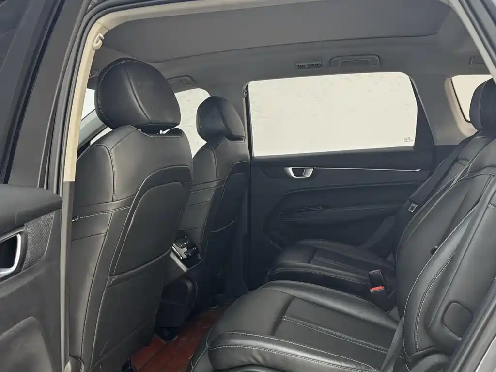 Wuling Victory 1.5 T CVT Flagship Business Cabin