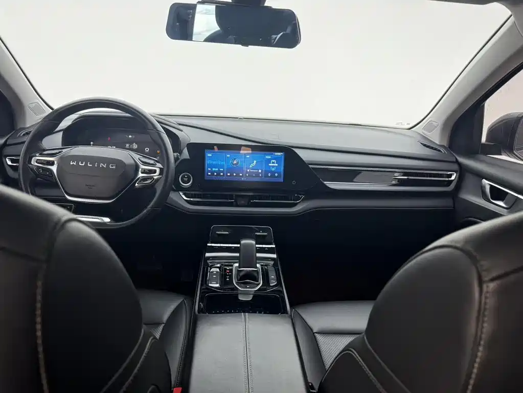 Wuling Victory 1.5 T CVT Flagship Business Cabin