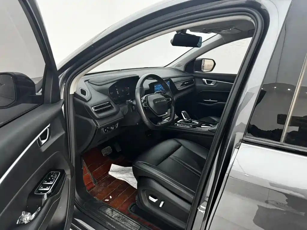 Wuling Victory 1.5 T CVT Flagship Business Cabin