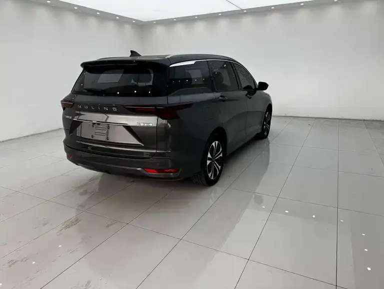 Wuling Victory 1.5 T CVT Flagship Business Cabin