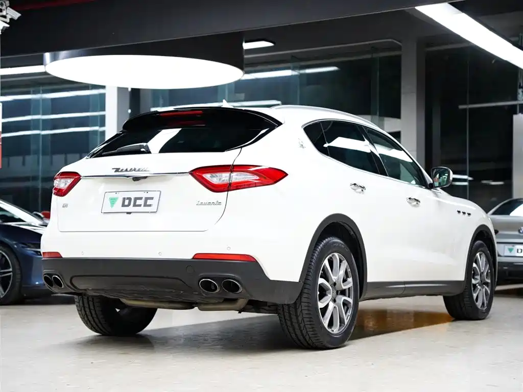 Levante 3.0 T Standard