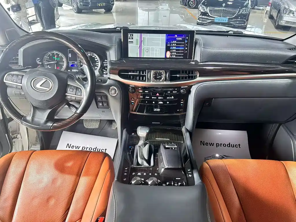 Lexus LX 570 Distinguished Luxury