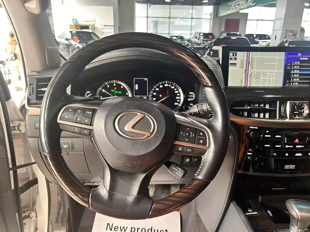 Lexus LX 570 Distinguished Luxury