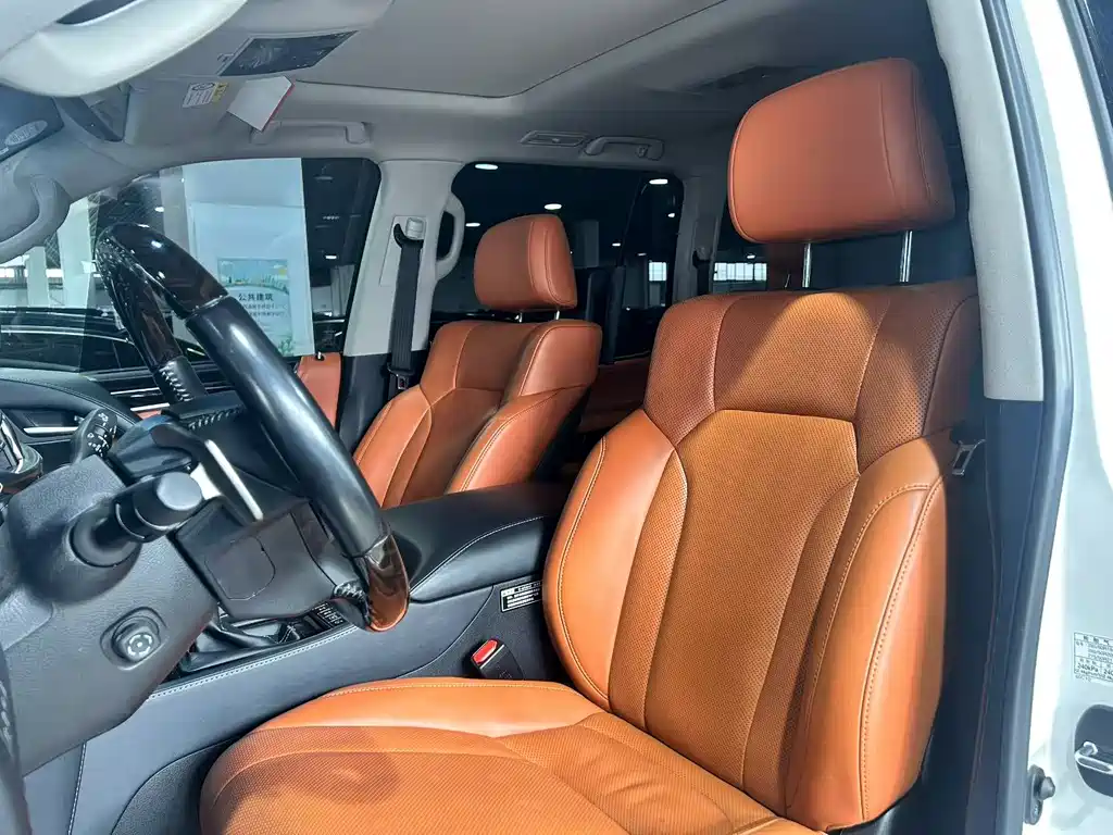 Lexus LX 570 Distinguished Luxury