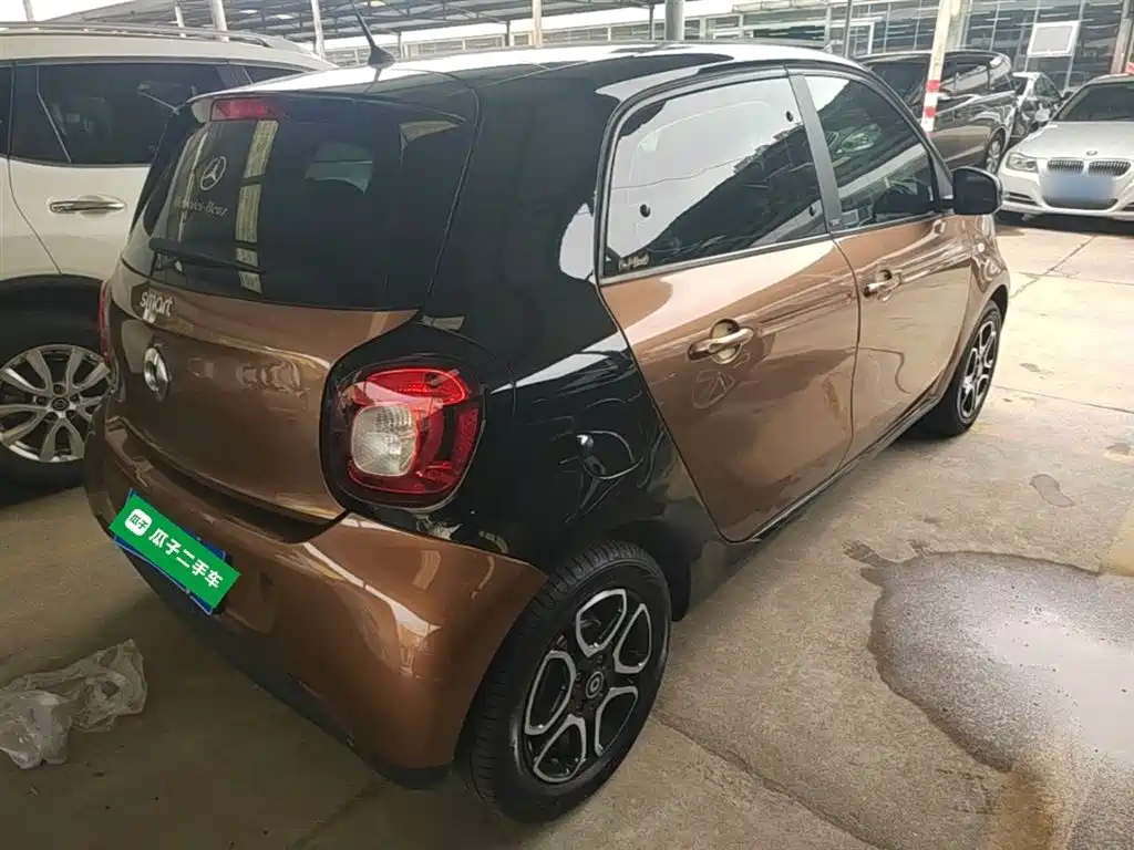 smart forfour 0.9 T 66 kW Pioneer