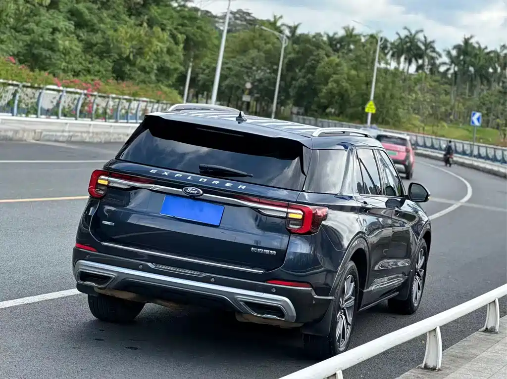 Explorer EcoBoost 285 4 WD Titanium 7-seat