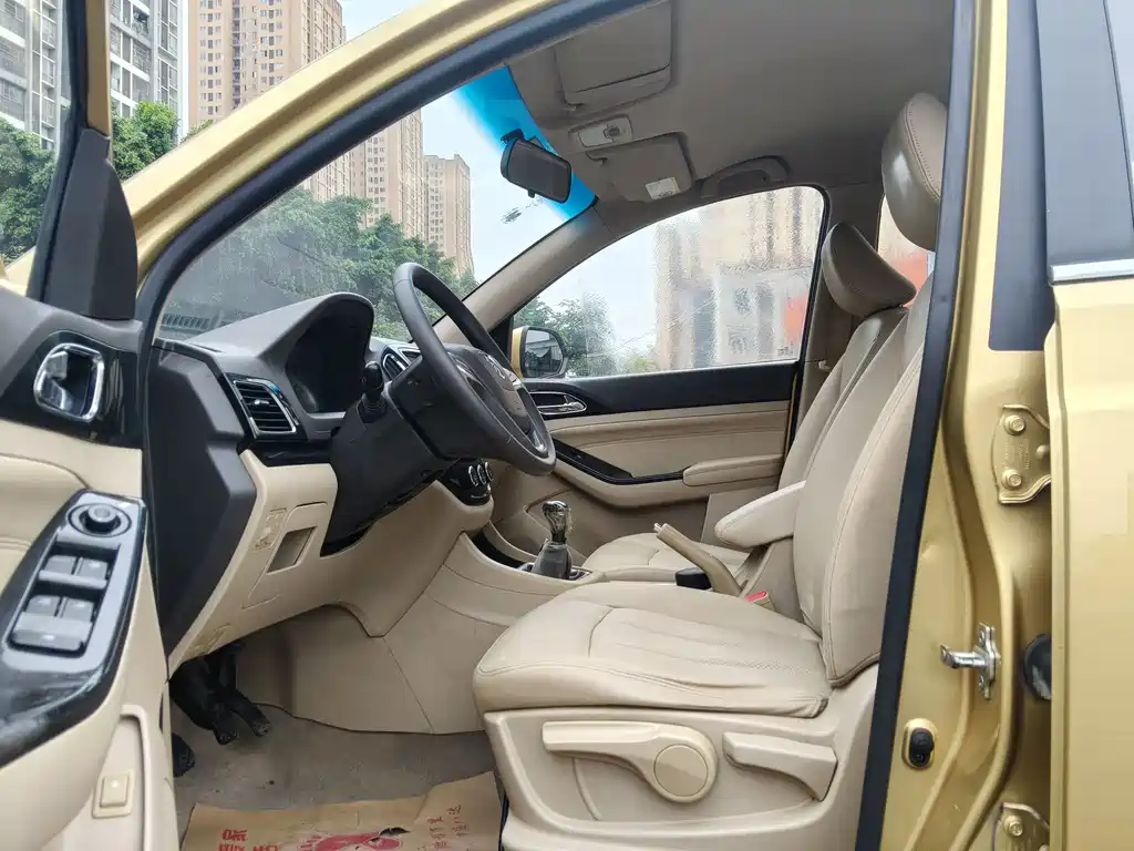Baojun 730 1.5 L Manual Comfort 7-seat