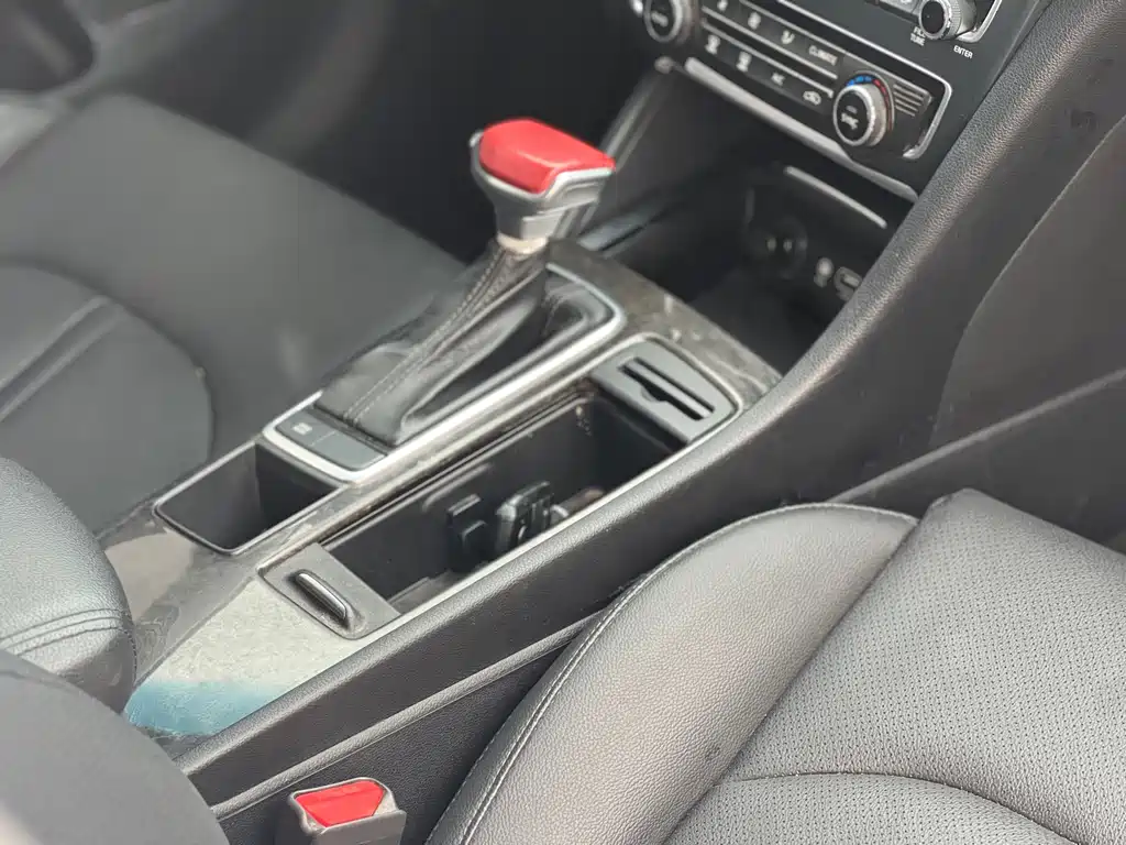 Kia K5 1.6 T Auto LUX