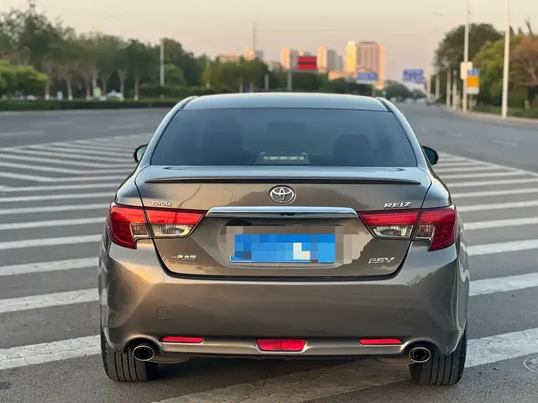 Toyota Mark X 2.5 V Style Sharp