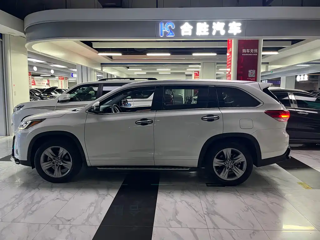 Highlander 2.0 T 4 WD Luxury 7-seat CN-VI