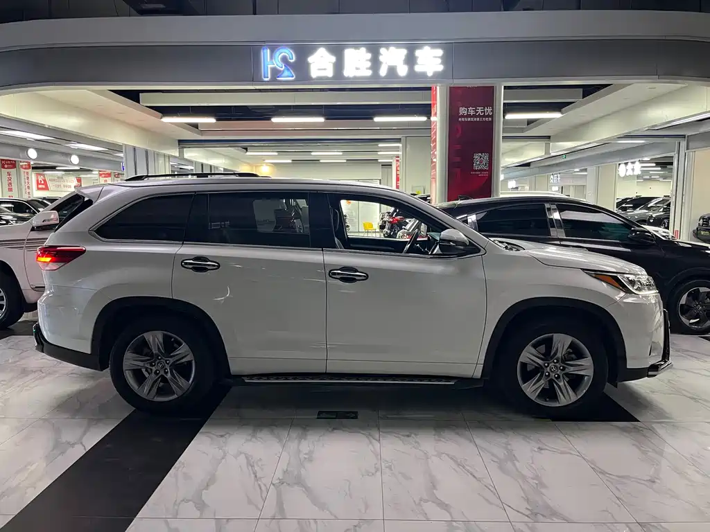 Highlander 2.0 T 4 WD Luxury 7-seat CN-VI