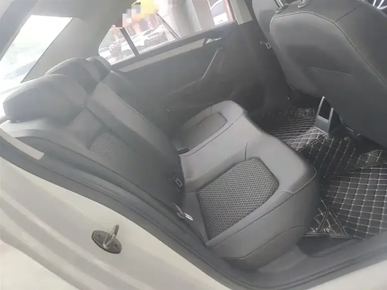 Jetta VA3 1.5 L Auto Joy