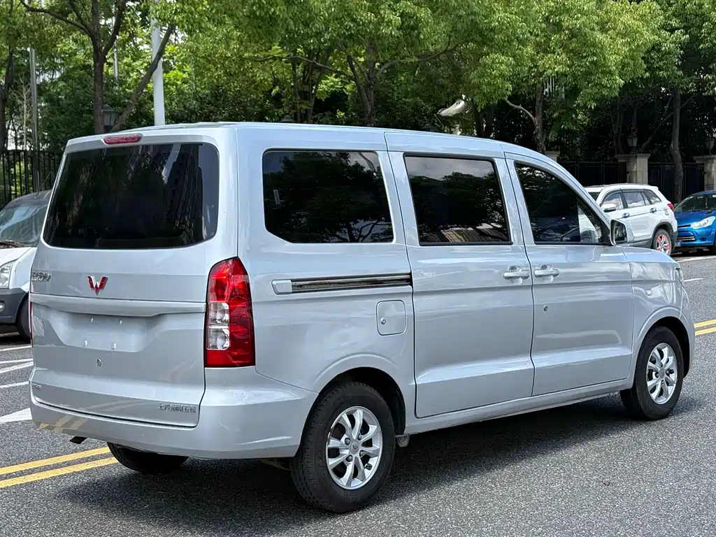 Wuling Hongguang V 五菱宏光V 2019款 1.5 L基本型国VI LAR