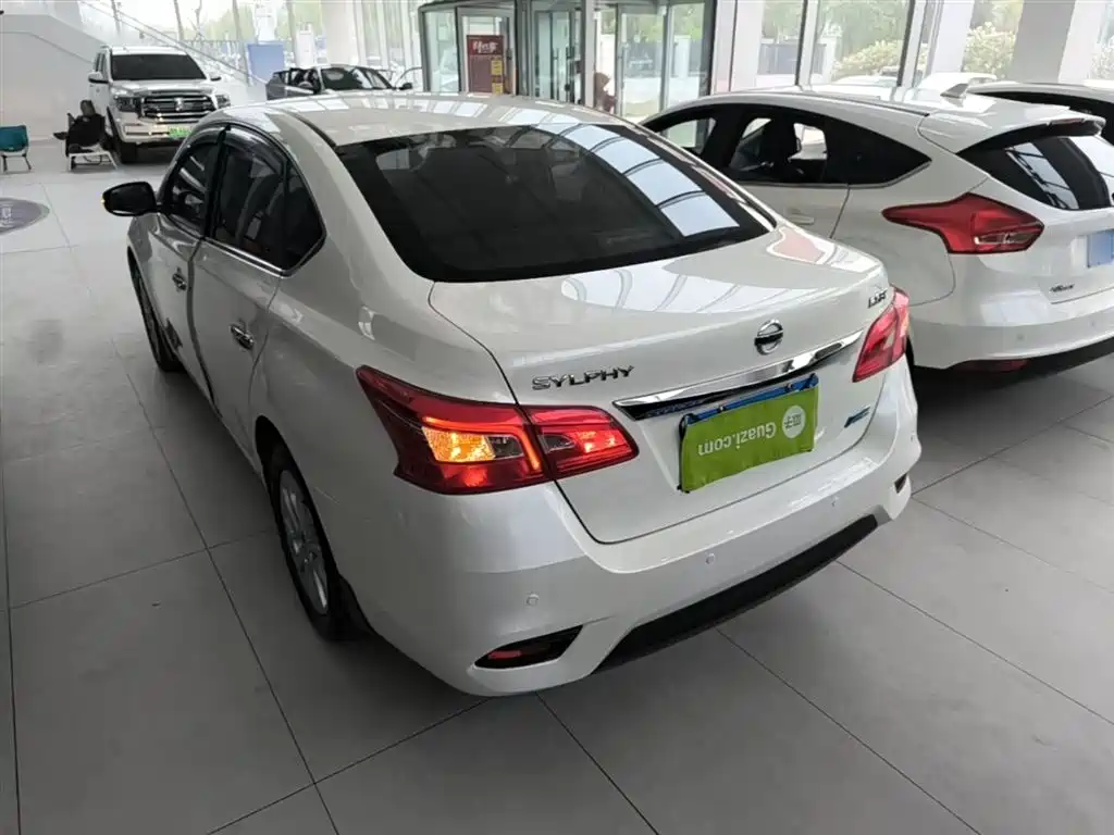 Sylphy 1.6 XV CVT Smart Enjoyment