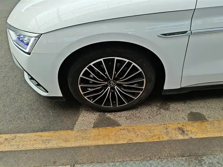 BYD Han DM-i 121 KM Premium