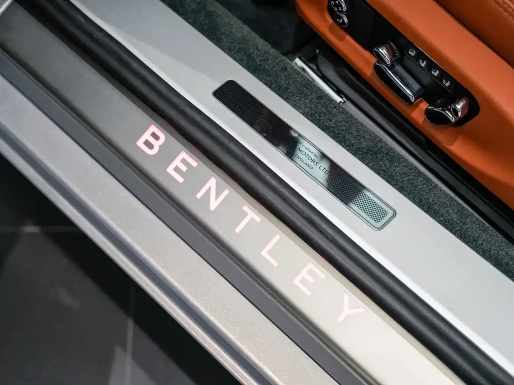 Continental GT 欧陆 2022款 6.0 T GT W12 Mulliner 敞篷版