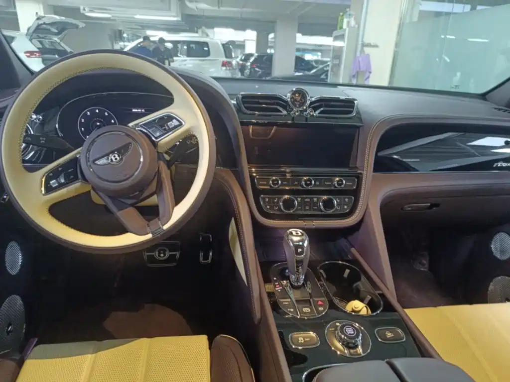 Bentayga 4.0 T V8 LWB Range Elegant Degree