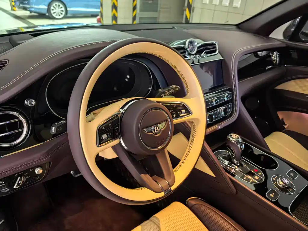Bentayga 4.0 T V8 LWB Range Elegant Degree