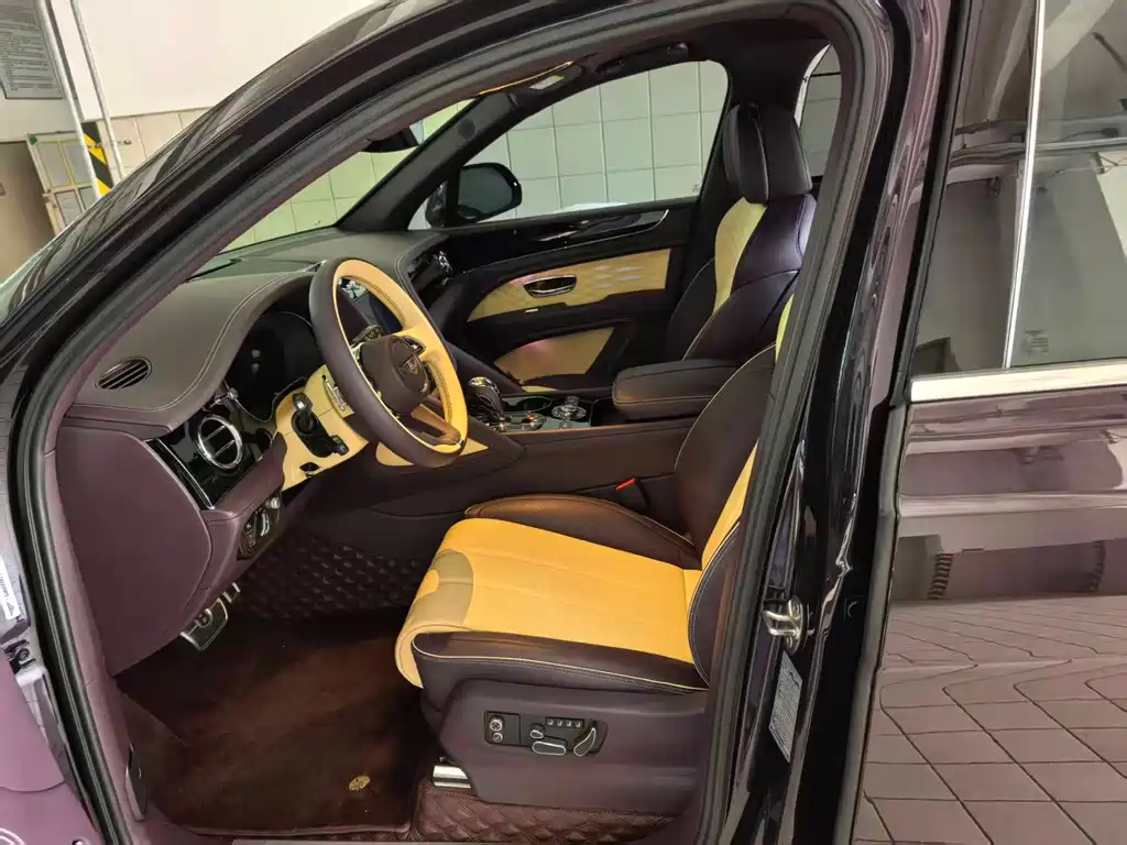 Bentayga 4.0 T V8 LWB Range Elegant Degree