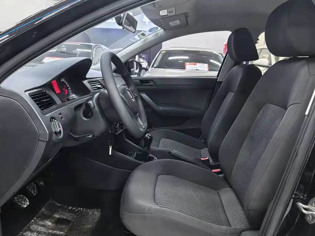 Santana 1.5 L Manual Style