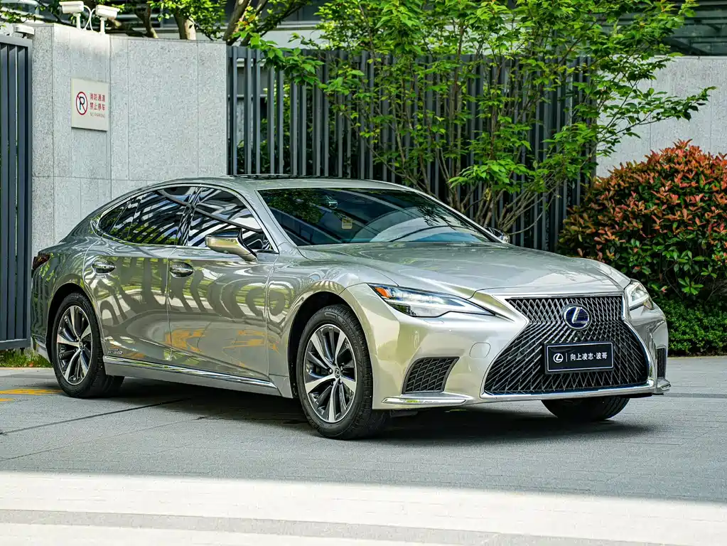 Lexus LS 500 h Outstanding