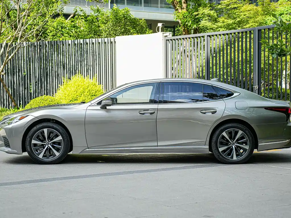 Lexus LS 500 h Outstanding