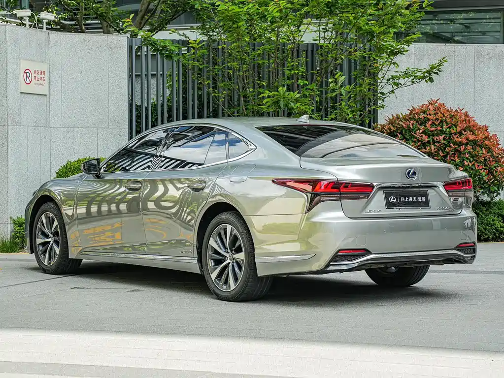 Lexus LS 500 h Outstanding