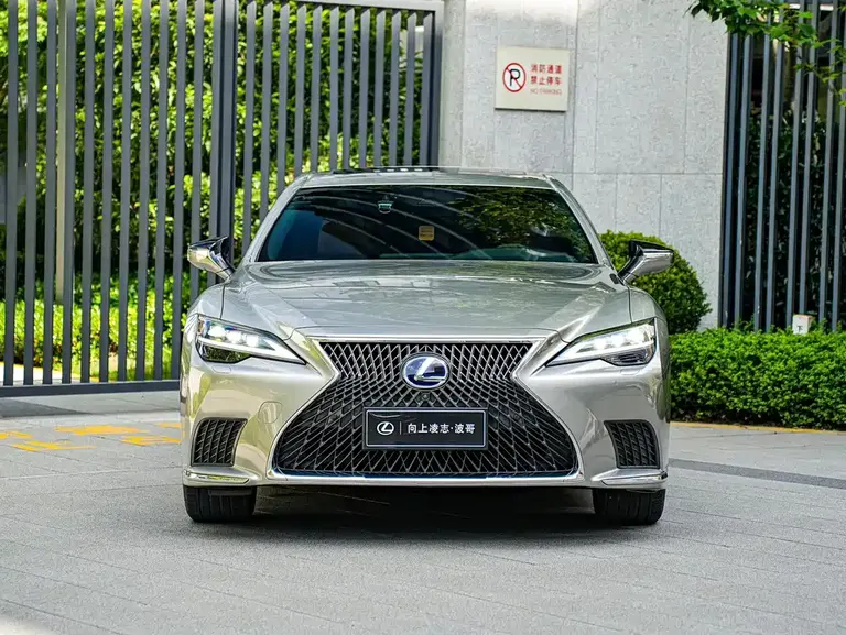 Lexus LS 500 h Outstanding