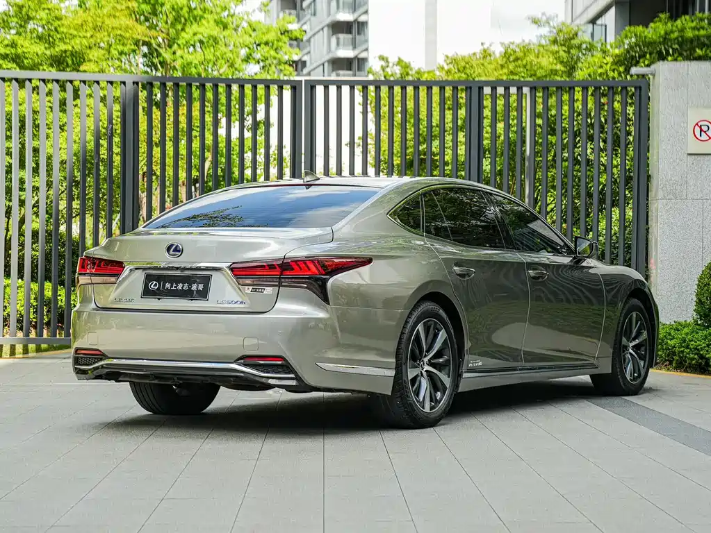 Lexus LS 500 h Outstanding