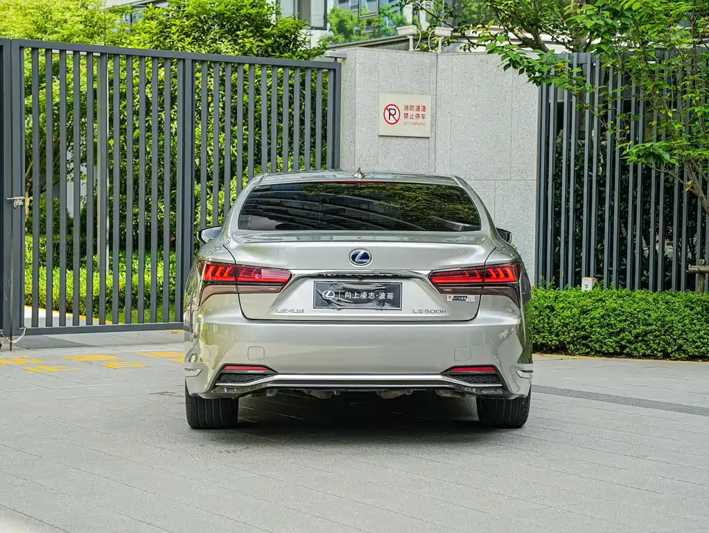 Lexus LS 500 h Outstanding