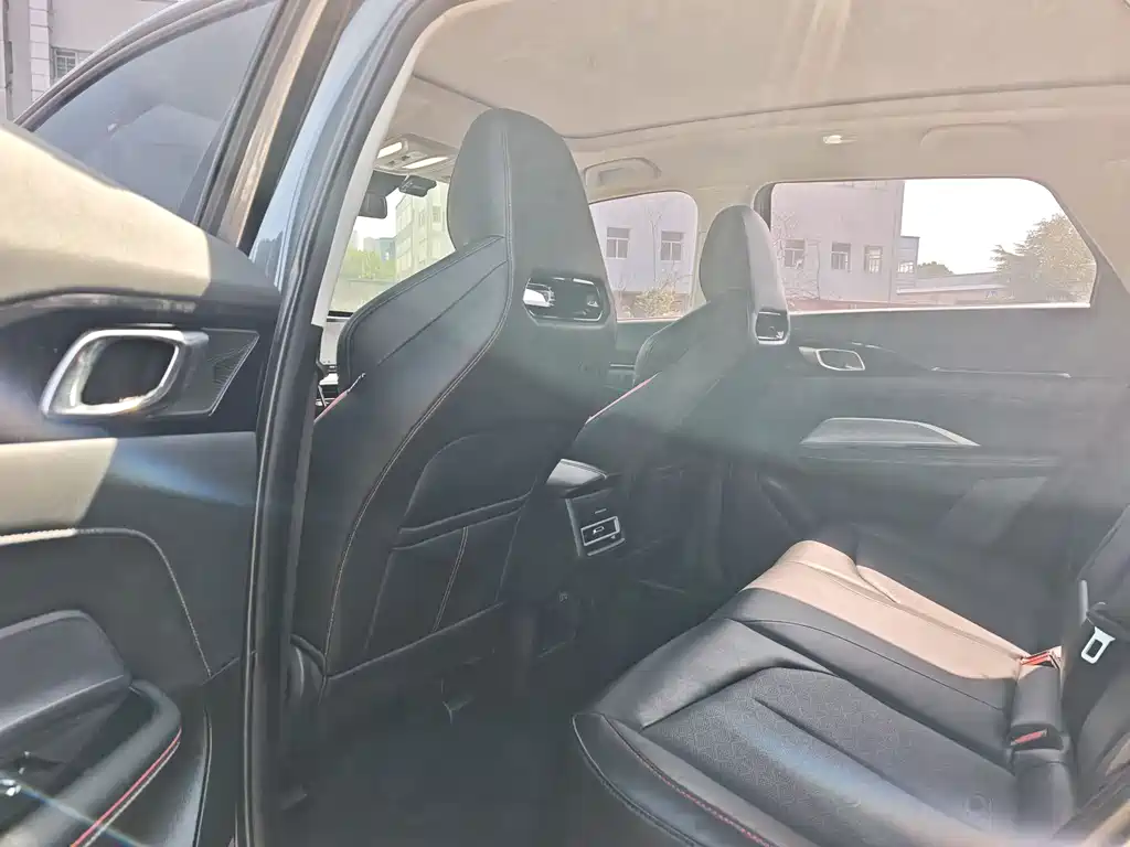 Changan Oshan Z6 Blue Whale 1.5 T DCT Smart Enjoyment
