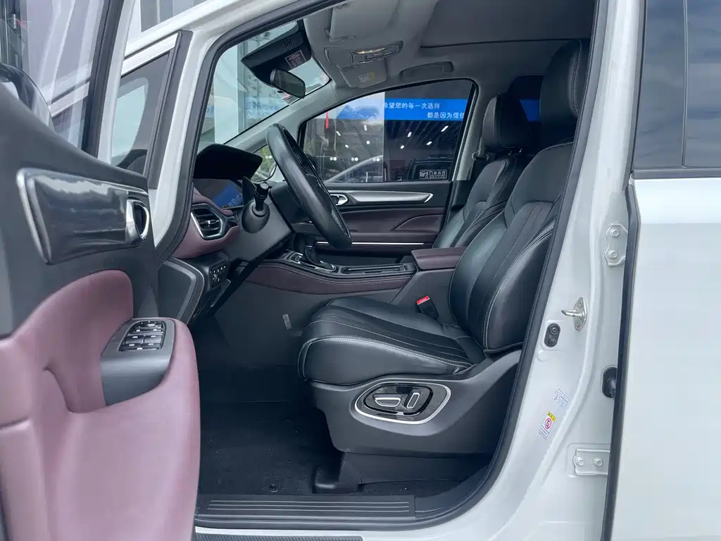 GAC Trumpchi M6 PRO 270 T DCT Distinguished