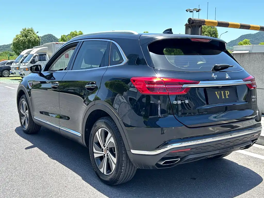 Hongqi HS5 2.0 T Connected Flagship Enjoyment