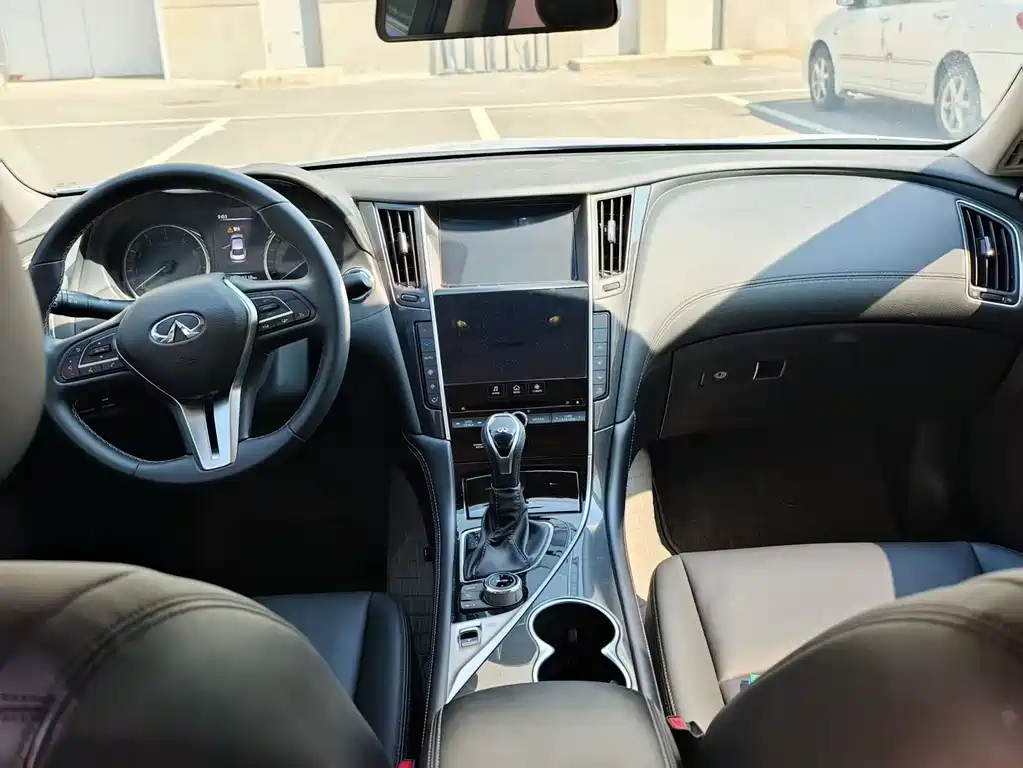 Infiniti Q50 L 2.0 T Comfort CN-VI