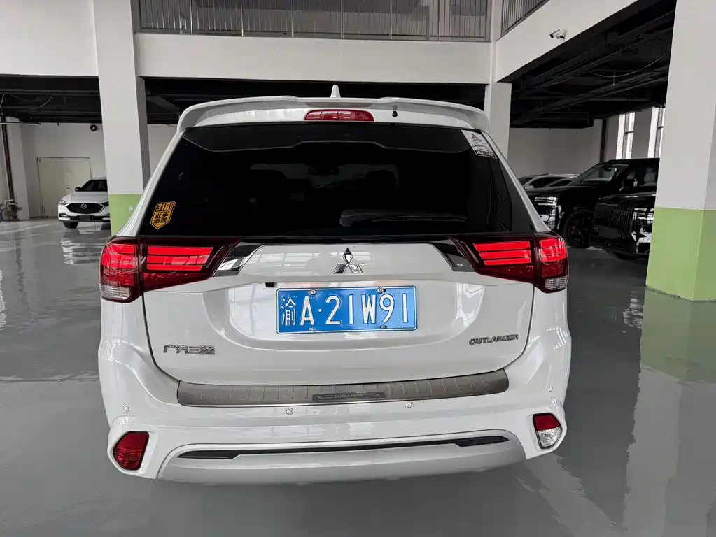 Outlander 2.0 L 2 WD Smooth Enjoyment 5-seat