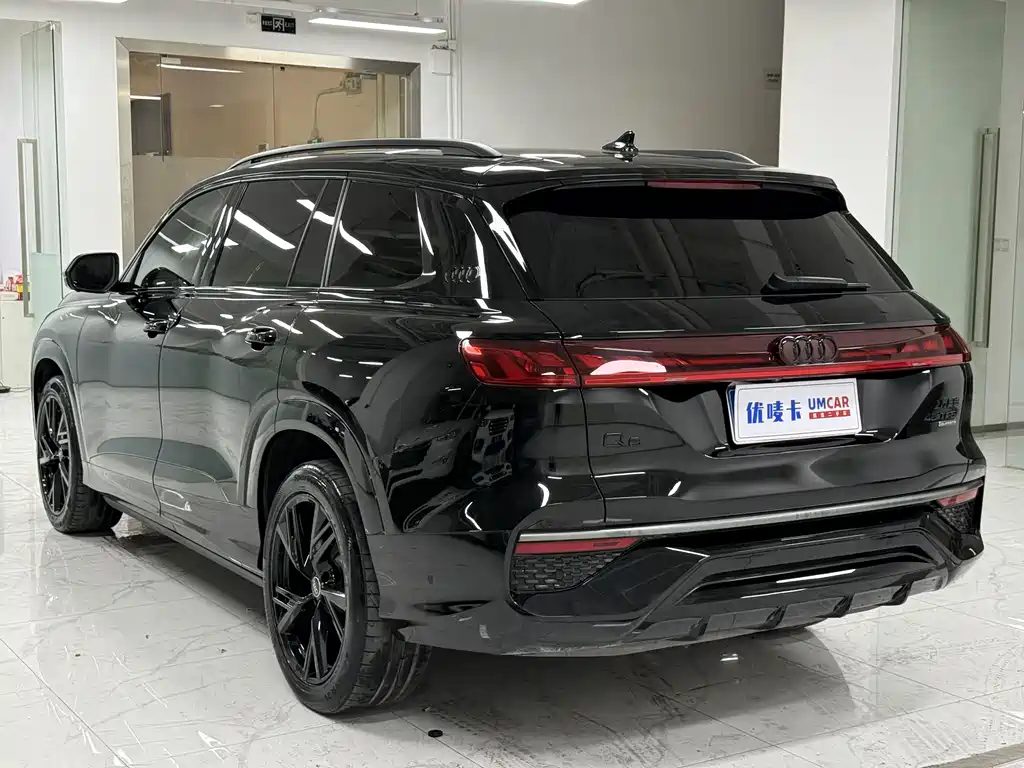 Audi Q6 45 TFSI quattro Black Warrior 6-seat