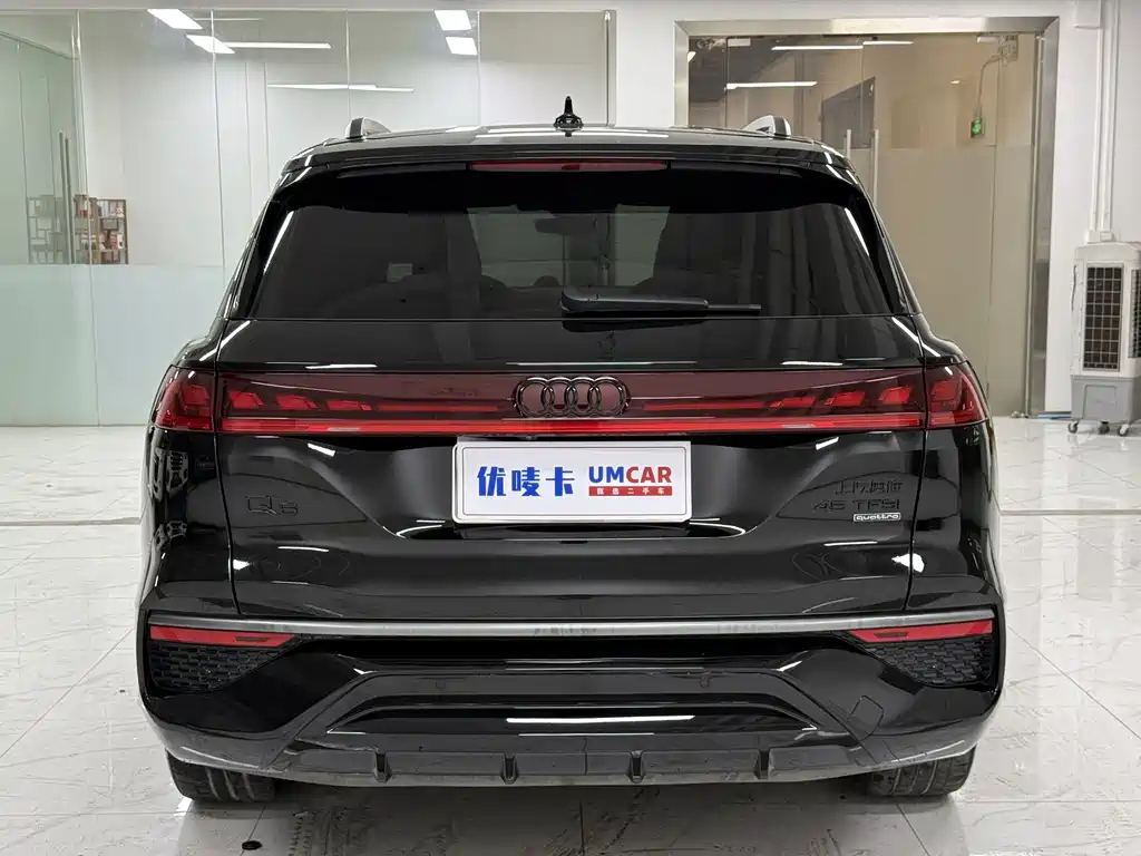 Audi Q6 45 TFSI quattro Black Warrior 6-seat