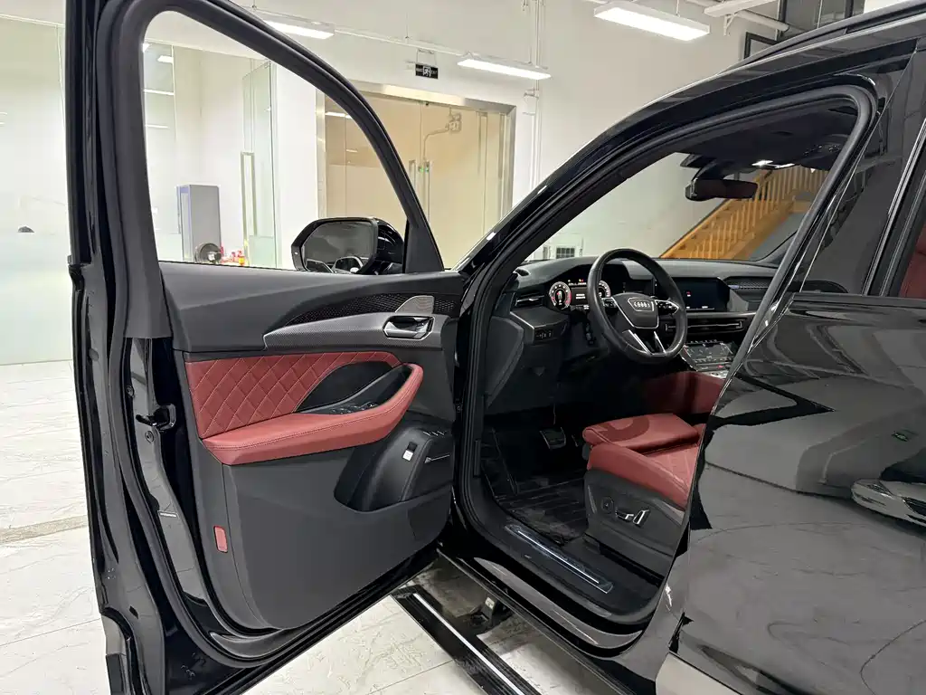 Audi Q6 45 TFSI quattro Black Warrior 6-seat