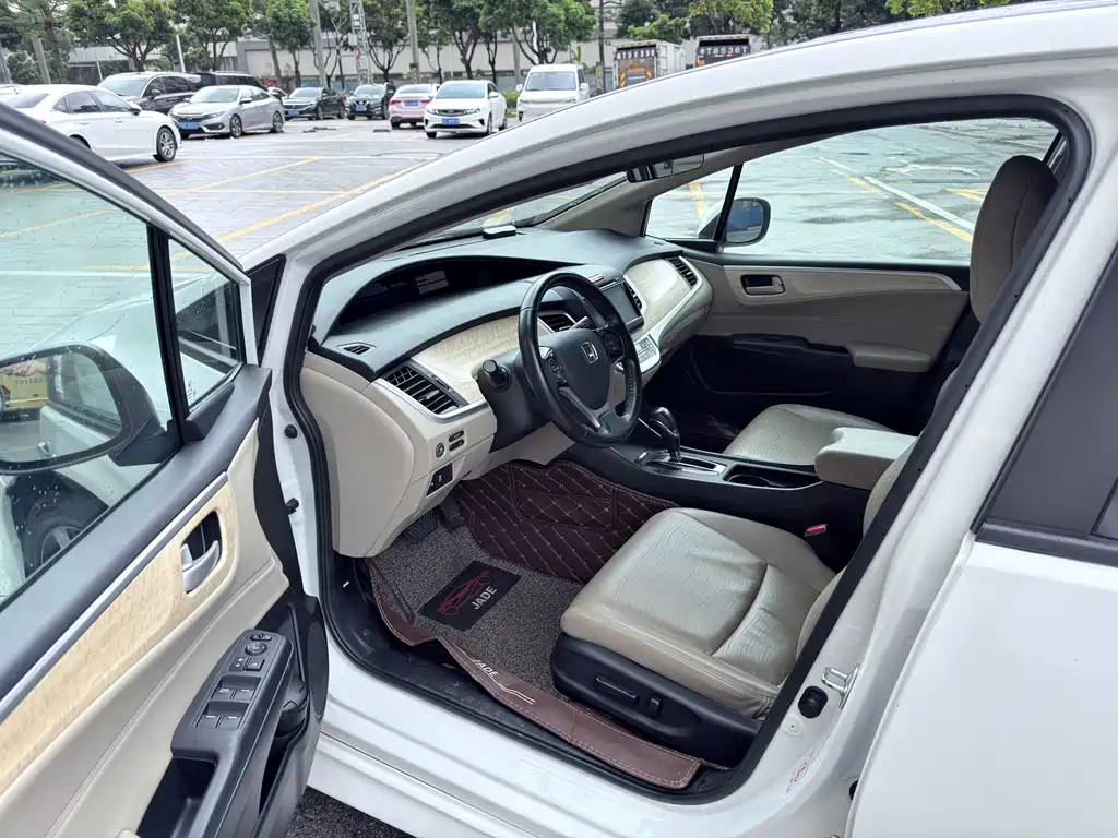 Jade 1.8 L CVT Luxury Premium 5-seat