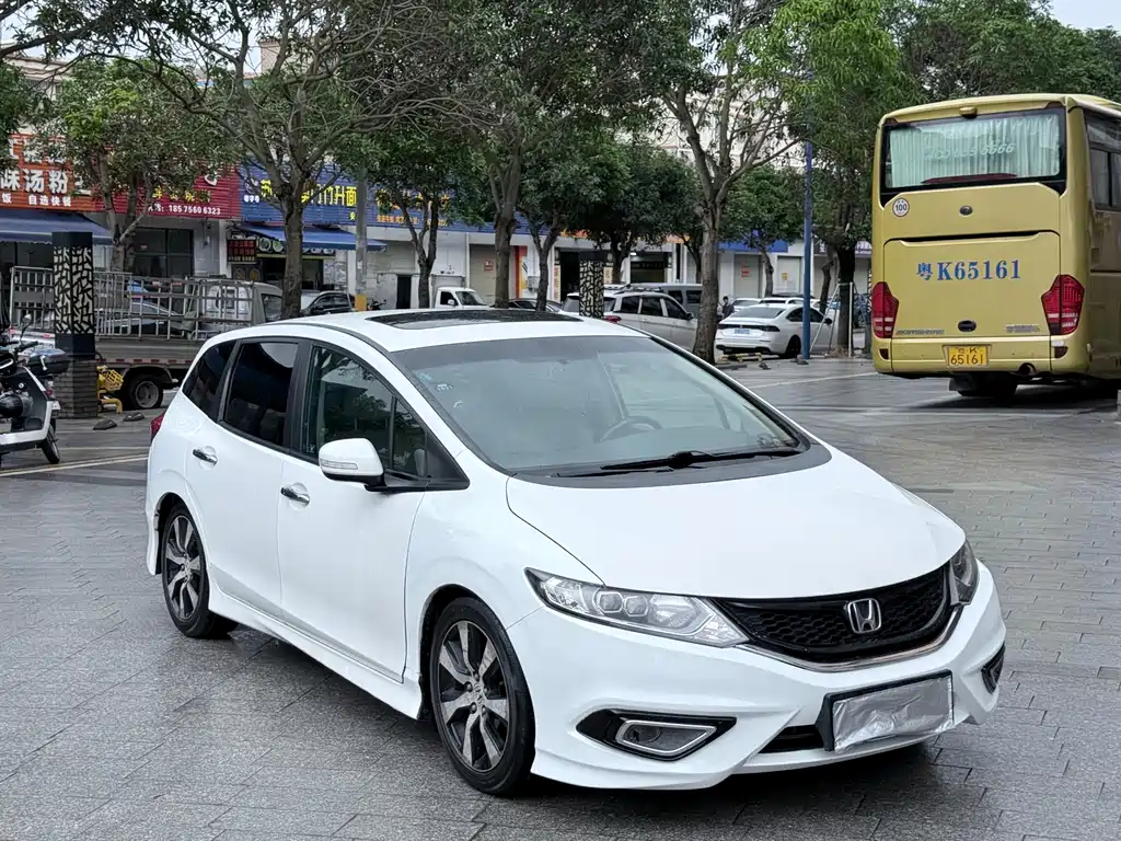 Jade 1.8 L CVT Luxury Premium 5-seat
