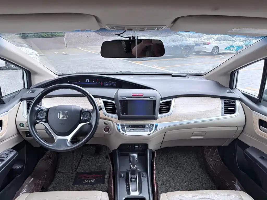 Jade 1.8 L CVT Luxury Premium 5-seat