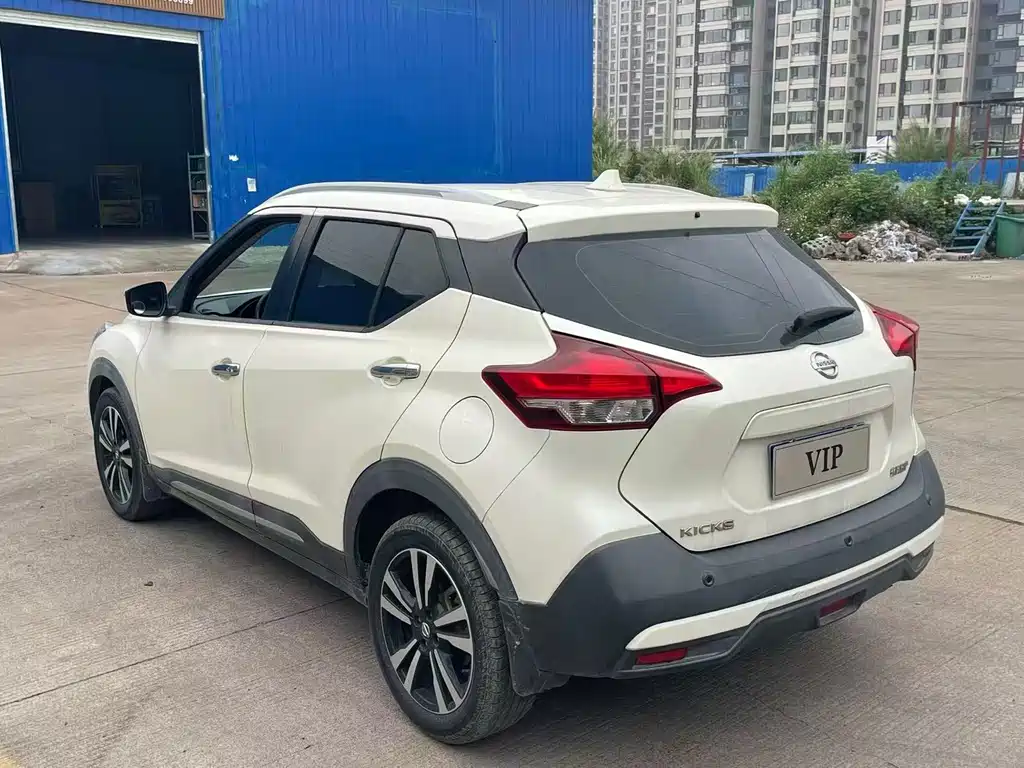 Kicks 1.5 L XV CVT Connected Luxury