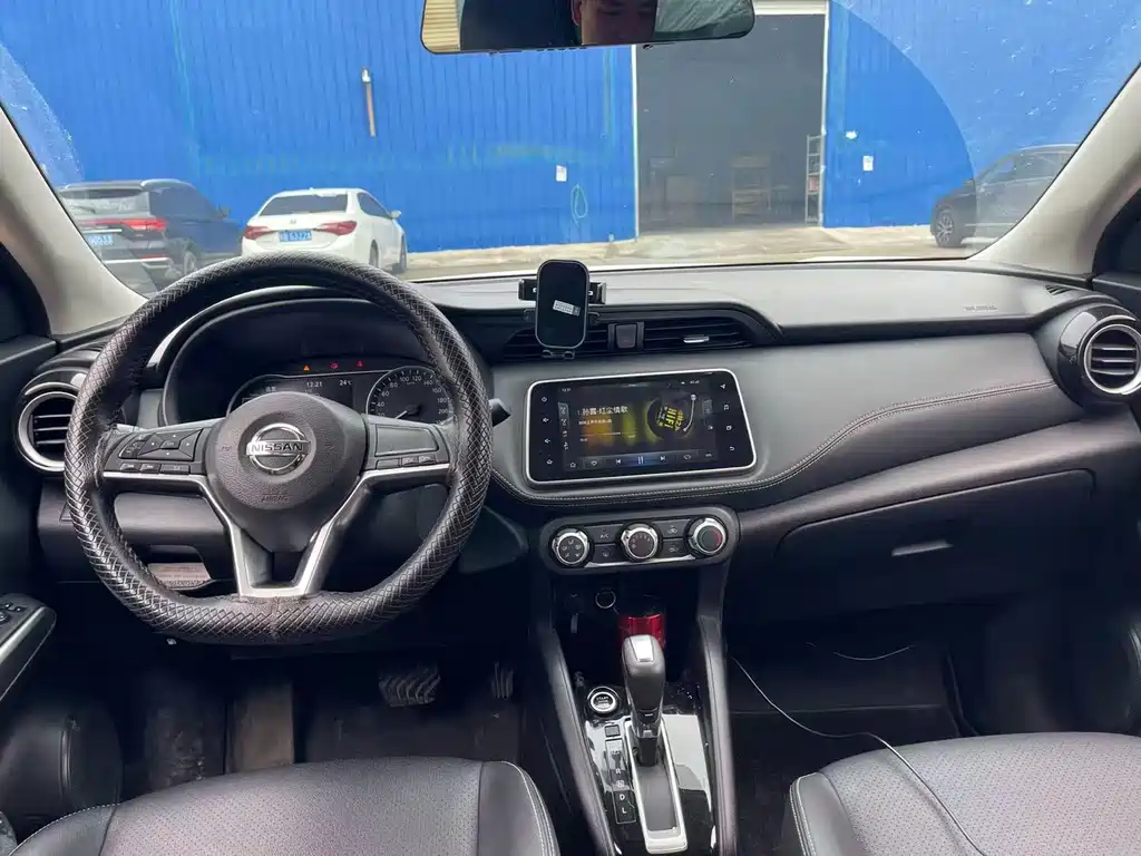 Kicks 1.5 L XV CVT Connected Luxury
