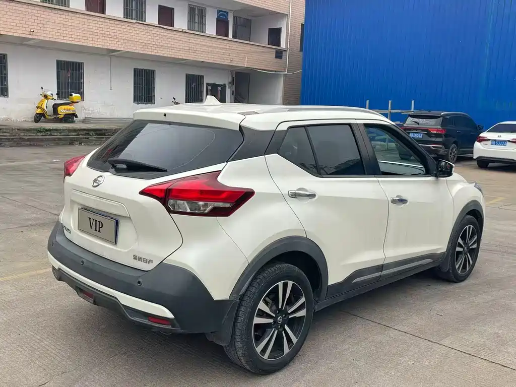Kicks 1.5 L XV CVT Connected Luxury