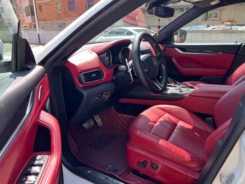 Levante 3.0 T Standard