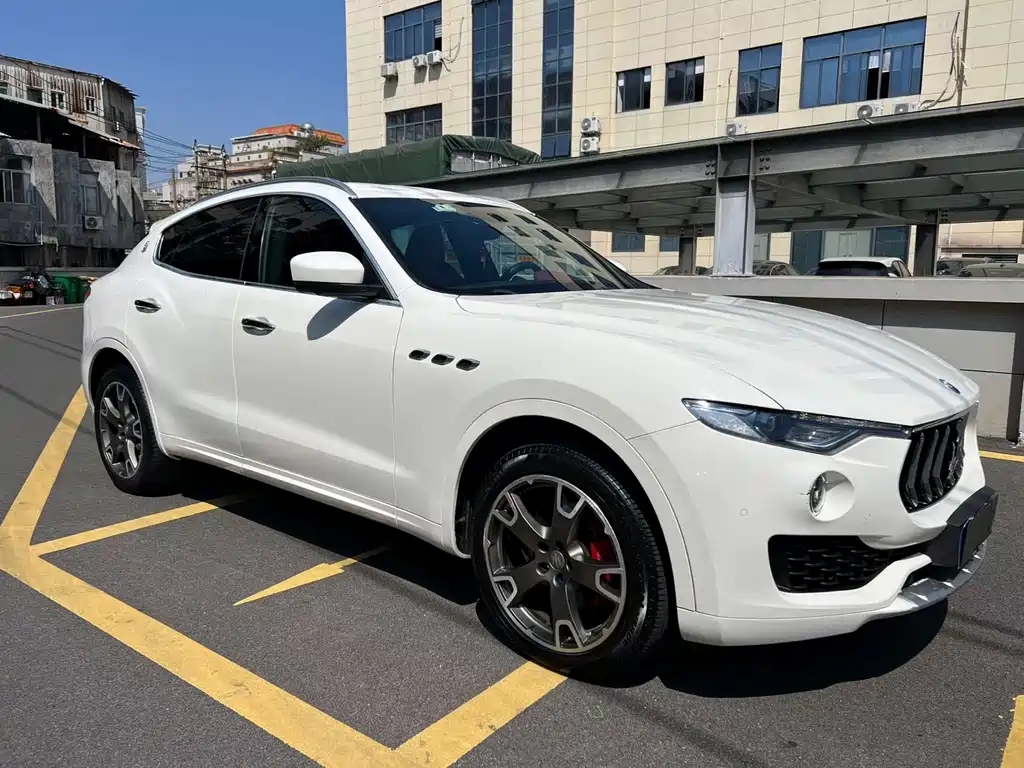 Levante 3.0 T Standard